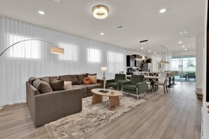 Maison, 5 chambres | Coin séjour