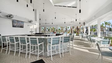 Casa de ciudad, 5 habitaciones | Bar (en la propiedad)