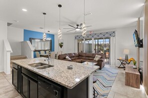 Interior - Solterra Resort 4 Bedroom Pool Townhome Pet Friendly 4 Townhouse (Davenport)
