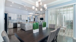 Condo, 4 phòng ngủ | Bếp riêng