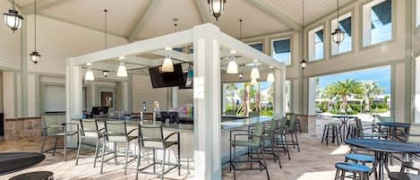 Townhome, 4 Bedrooms | Bar (on property)