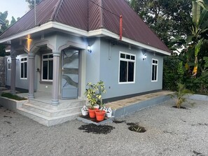 Exterior - 2-bedroom house in Arusha perfect for relaxing in a modern Maasai Village (Arusha)