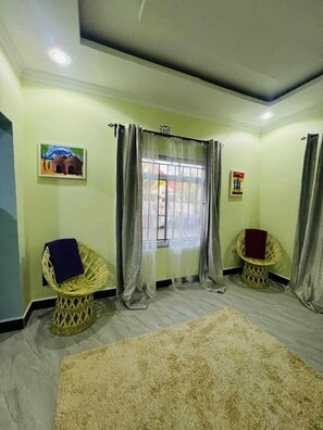 Interior - 2-bedroom house in Arusha perfect for relaxing in a modern Maasai Village (Arusha)