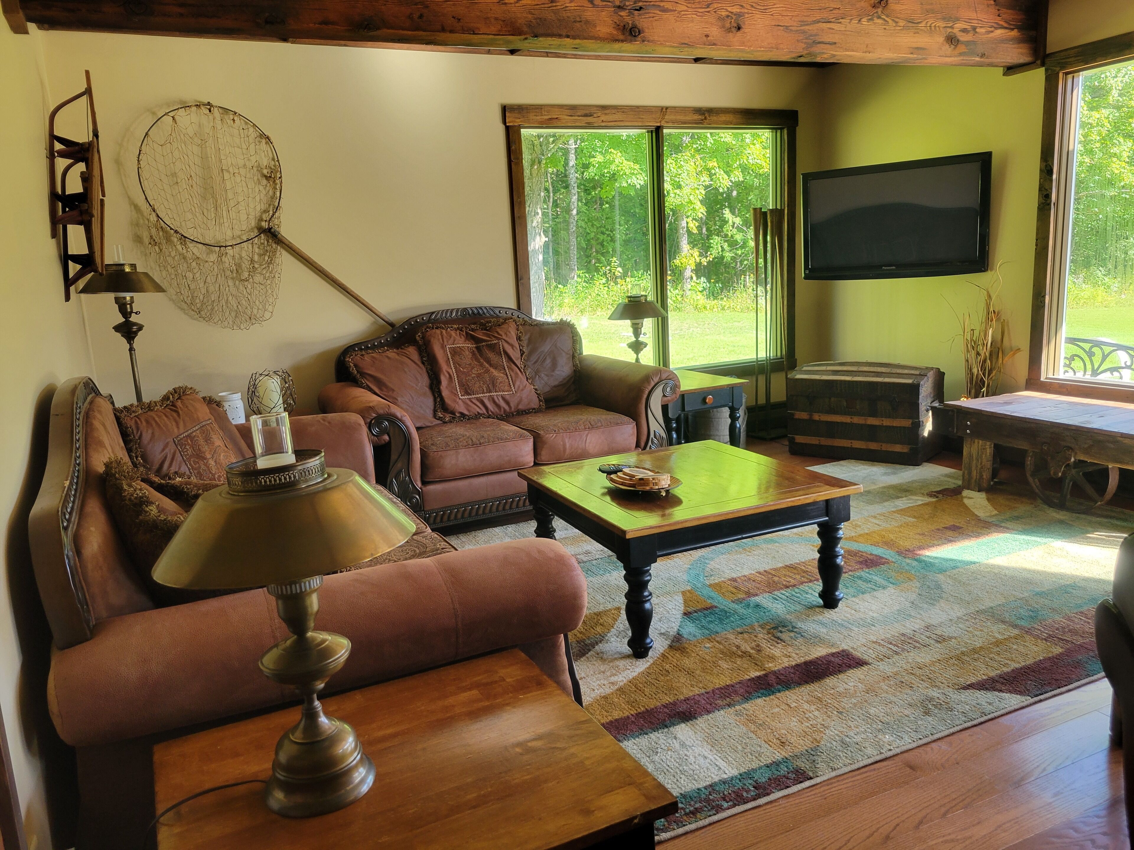 Smart TV, fireplace, books