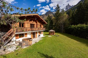 Exterior - Chalet le Petit Tricouni, sleeps 8 guests in 3 bedrooms with Chamonix All Year (Chamonix)