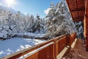 Property grounds - Chalet le Petit Tricouni, sleeps 8 guests in 3 bedrooms with Chamonix All Year (Chamonix)