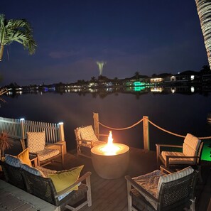 Terrace/patio - Summer discount! Family Oasis-Heated pool and hot tub. Wide canal & manatees (Cape Coral)