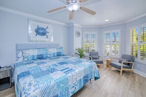 4 bedrooms, free WiFi, bed sheets - Summer discount! Family Oasis-Heated pool and hot tub. Wide canal & manatees (Cape Coral)