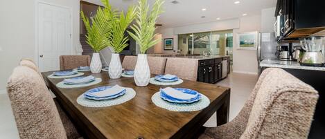 Casa, 4 dormitoris | Servei de restauració