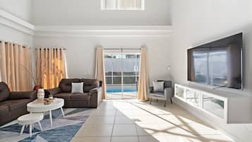 House, 6 Bedrooms | Living area | Smart TV