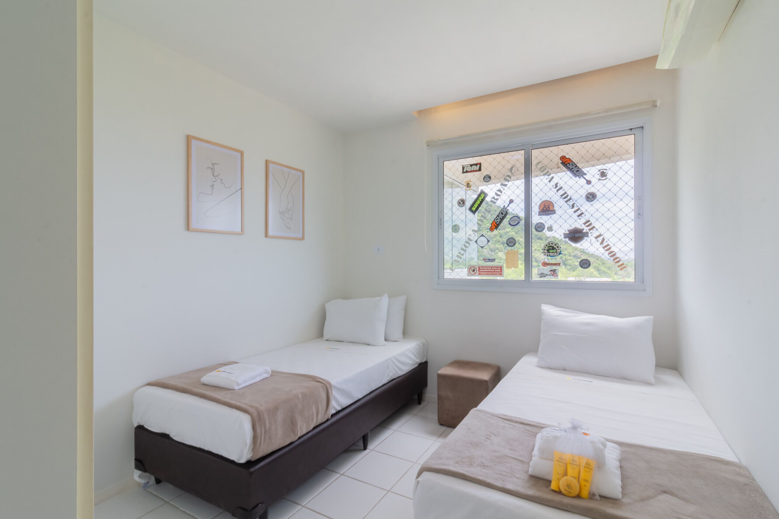 アイロン / アイロン台、WiFi (無料)、ベッドシーツ