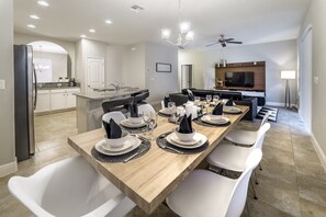 Casa, 6 habitaciones | Restaurantes