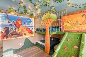 Children’s area - Windsor Island Resort 10 Bedroom Themed Private Home with Pool+Spa & Resort Amenity Access 10 Home (Davenport)