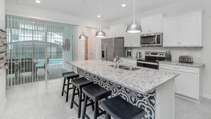 House, 5 Bedrooms | Private kitchen | Fridge, oven, coffee/tea maker, toaster - Windsor Island Resort 5 Bedroom East Facing Pool 5 Home (Davenport)