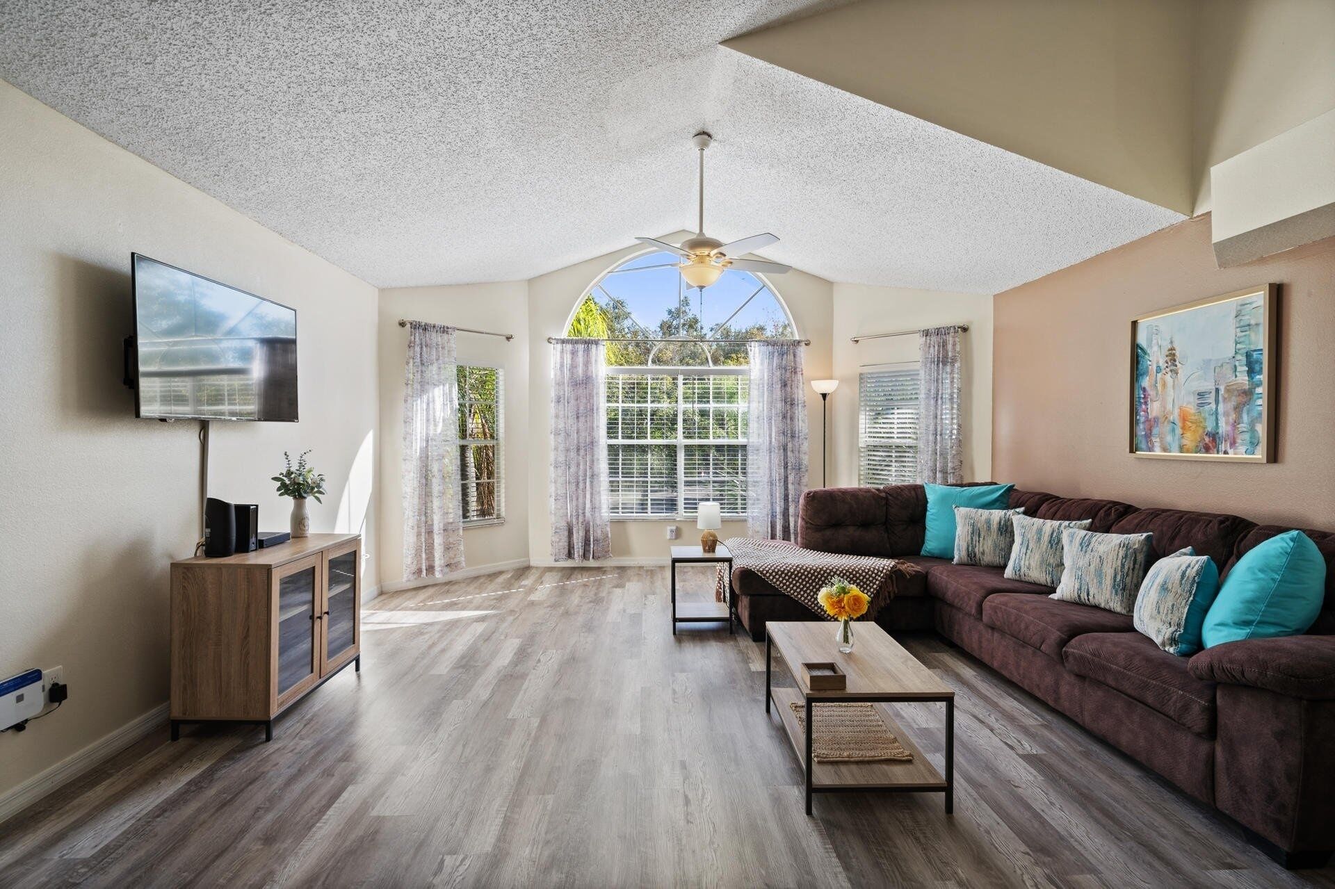 公寓客房, 3 間臥室 | 起居區 | 智慧型電視