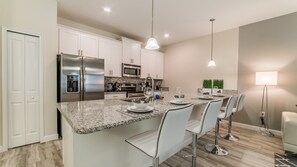 Casa de ciudad, 4 habitaciones | Cocina privada | Refrigerador, horno, cafetera y tetera y tostadora 