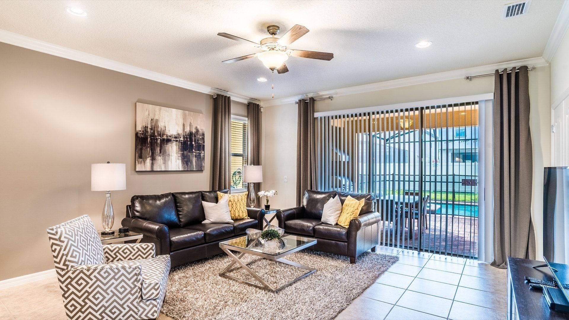 House, 6 Bedrooms | Living area