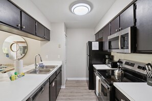 Condo, 3 Bedrooms | Private kitchen | Fridge, oven, toaster - Royal Palm Bay 3-Bedroom Vacation Condo with Amenity Access 3 Condo (Kissimmee)