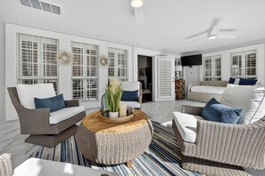 3 bedrooms, iron/ironing board, free WiFi, bed sheets - Private Pool~Sleeps 10~Golf Cart 6 Passenger Included~Walk to beach (Destin)