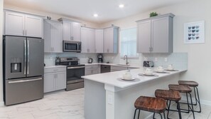 House, 6 Bedrooms | Private kitchen