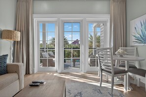 Smart TV - Beach Loft~Sleeps 4~Resort~Spa~Private Beach Access~Pools~Lazy River (Destin)