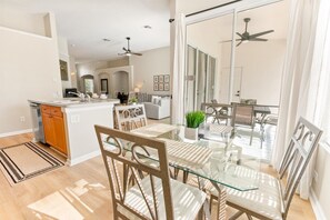 Maison, 4 chambres | Intérieur