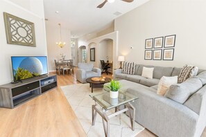 Casa, 4 quartos | Área de estar