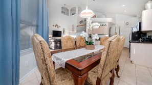 Maison, 5 chambres | Restauration
