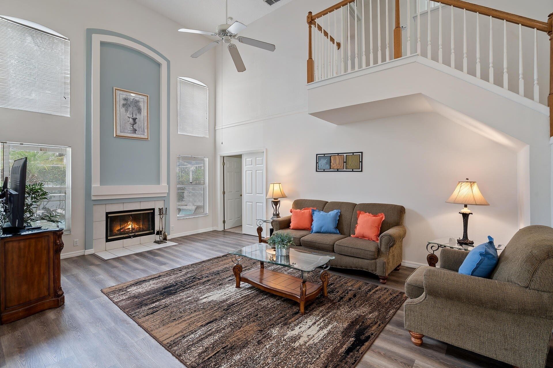 Chambre, 4 chambres | Aire de séjour | Téléviseur connecté