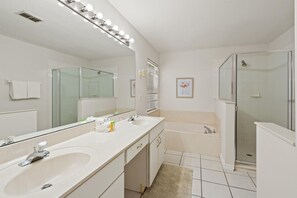 Habitación, 4 habitaciones | Baño | Toallas