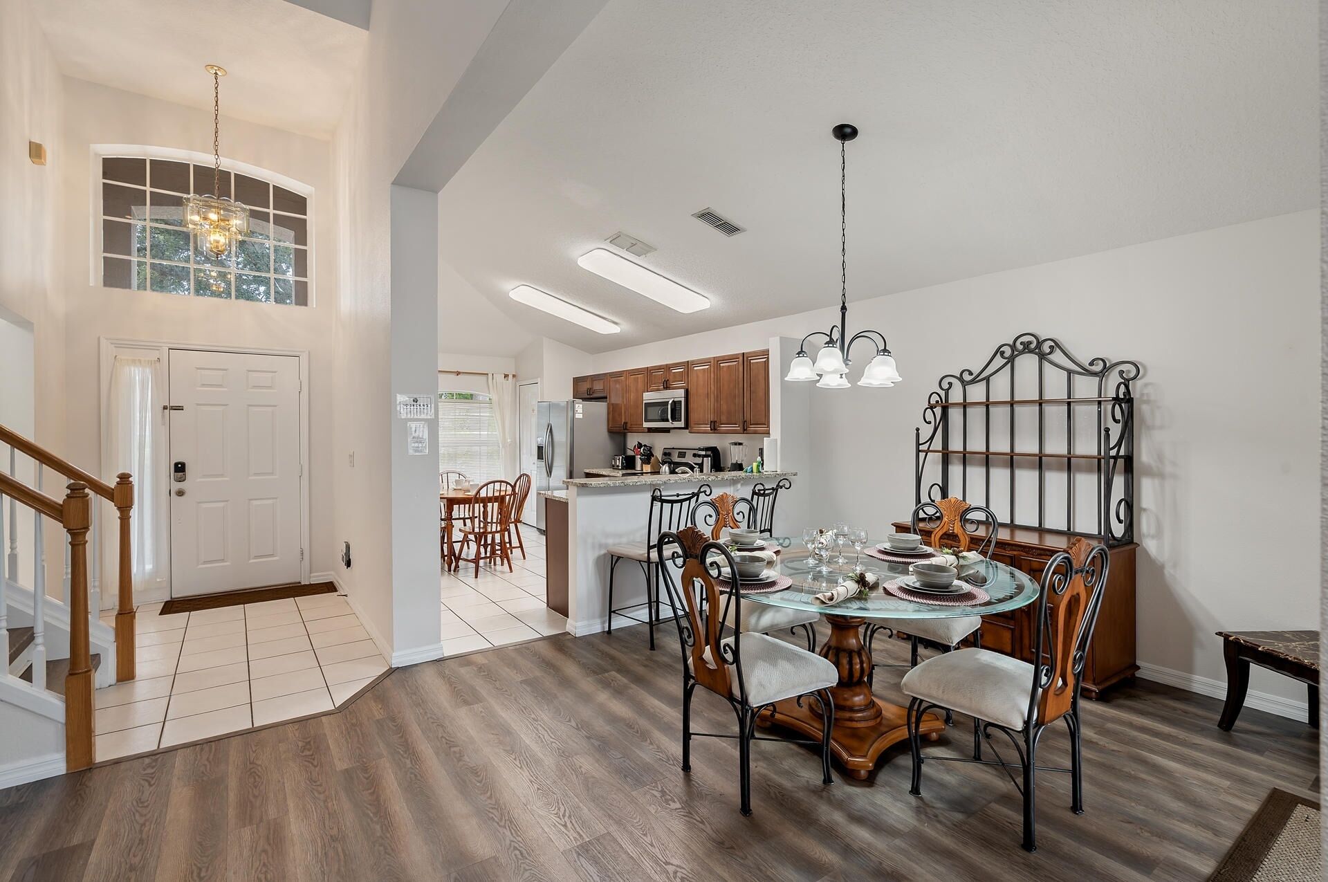 Huone, 4 makuuhuonetta | Ruokailu