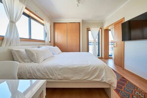 Desk, iron/ironing board, travel cot, WiFi