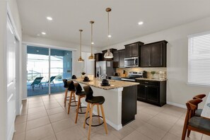 Private kitchen - Windsor Island Resort 5 Bedroom Private Pool Home 5 Home (Davenport)