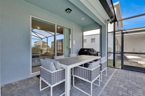 House, 5 Bedrooms | Outdoor dining