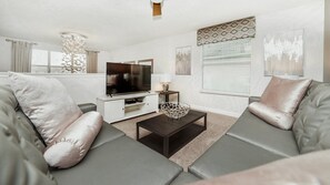 Maison, 5 chambres | Coin séjour