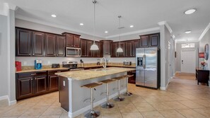 Maison, 6 chambres | Cuisine privée | Réfrigérateur, un four, cafetière-théière, grille-pain