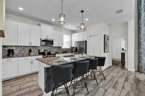 Maison, 5 chambres | Cuisine privée | Réfrigérateur, four, cafetière/bouilloire, grille-pain