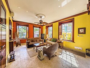 TV - Villa Regina Bella-Historic Beauty in Frederiksted (Frederiksted)