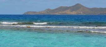 Villa Regina Bella-Historic Beauty in Frederiksted