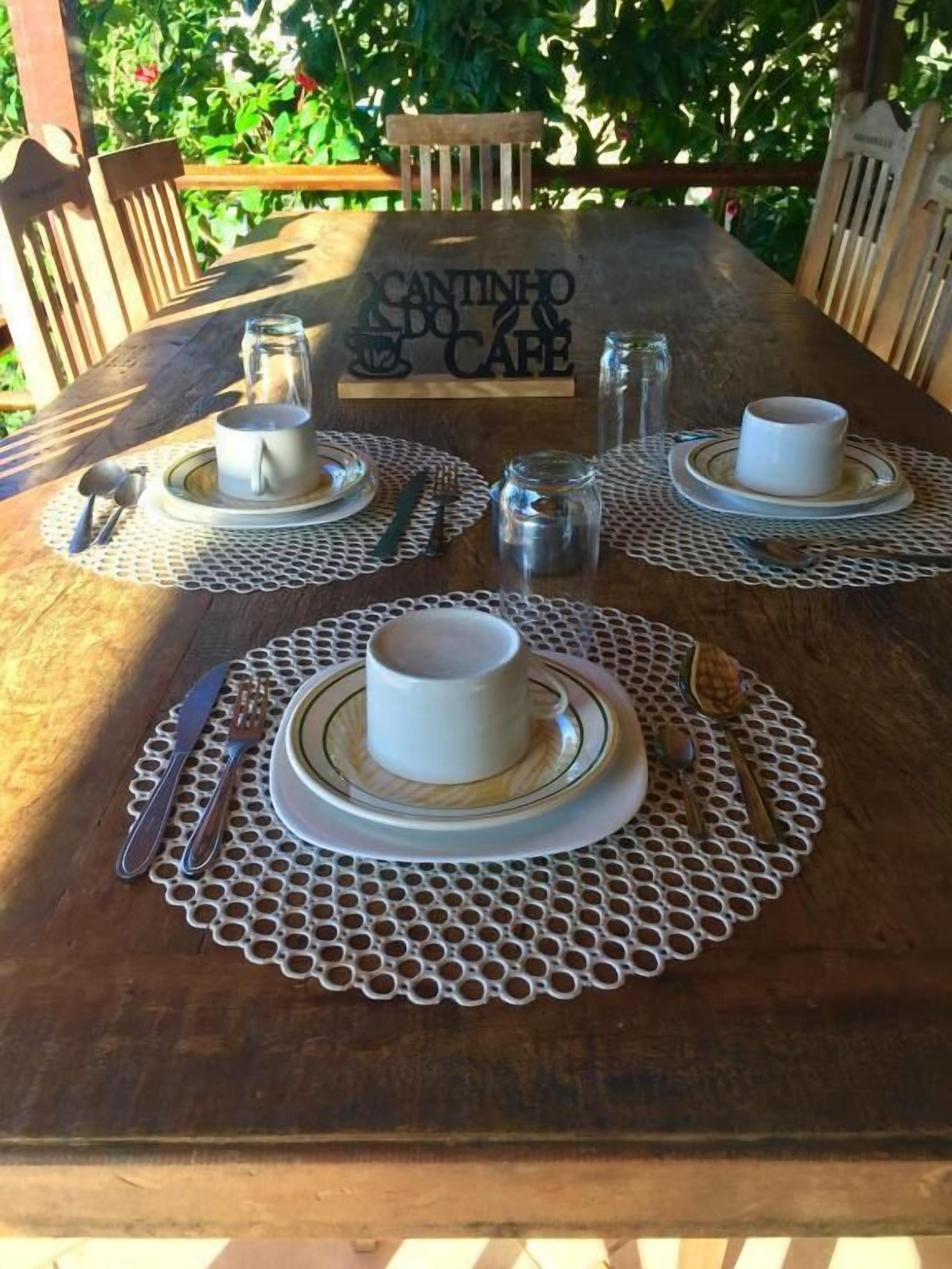 Café da manhã com buffet grátis todos os dias