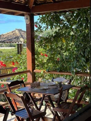 Free daily buffet breakfast - Pousada Martito (Búzios)