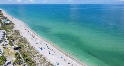 Englewood 5 Bedroom Pool Home 3 miles to Gulf Beaches! 5 Home