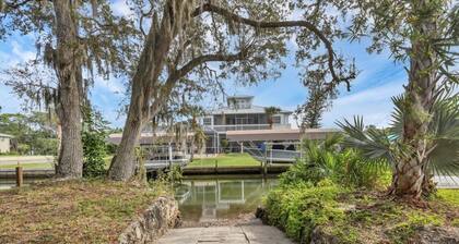 Englewood 2 Bedroom Canalfront Pool Cottage 2 Home