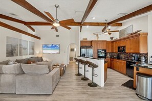 Casa, 3 habitaciones | Zona de estar | Una Smart TV