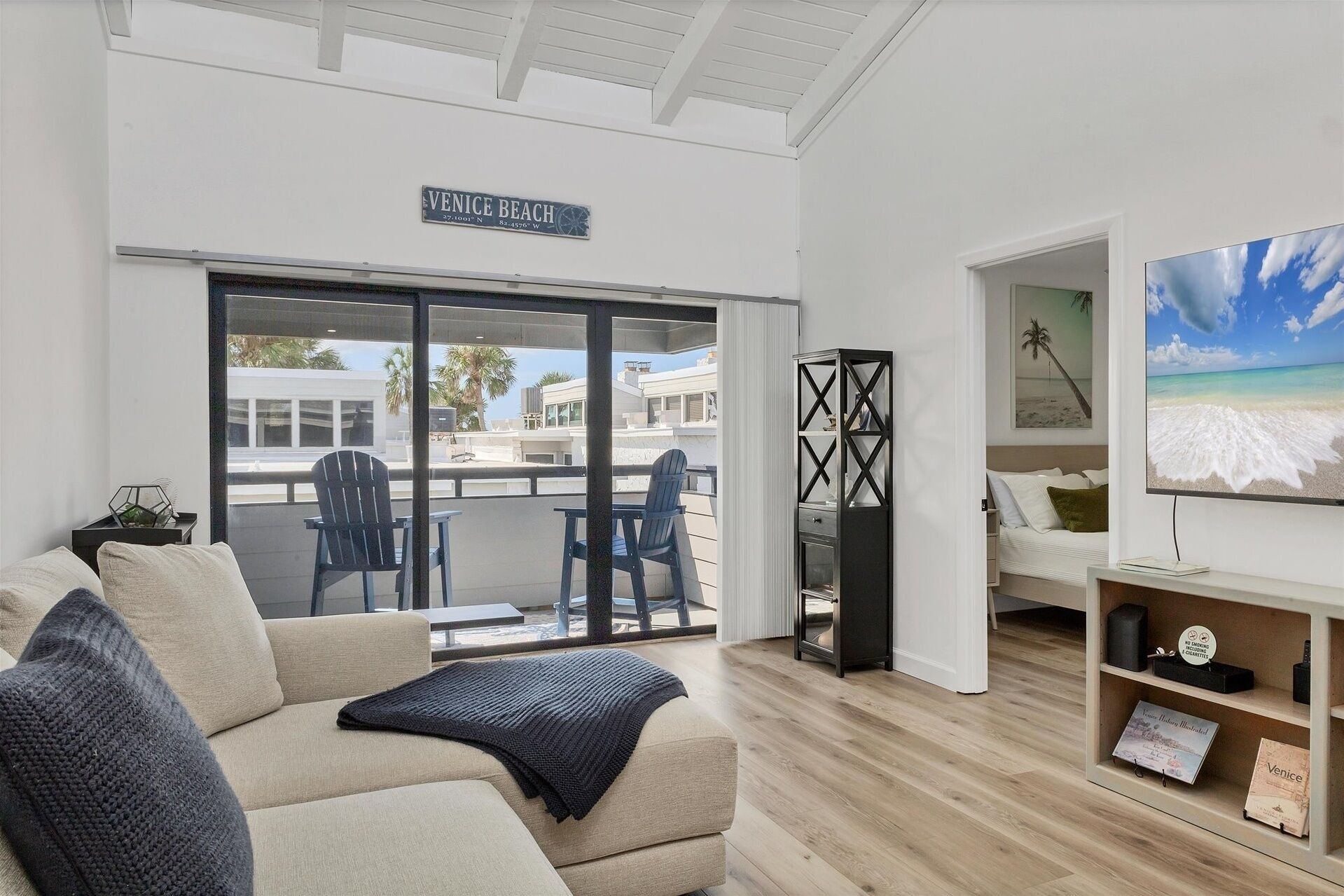 Condo, 2 quartos | Área de estar | Smart TV