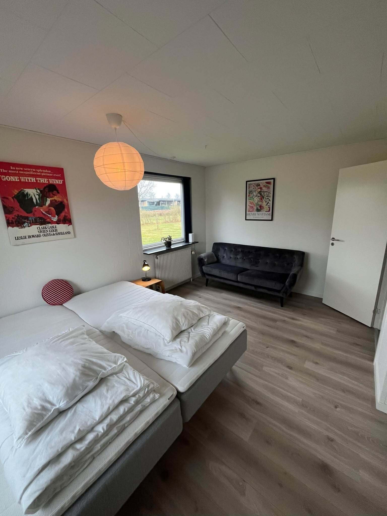 Iron/ironing board, Internet, bed sheets