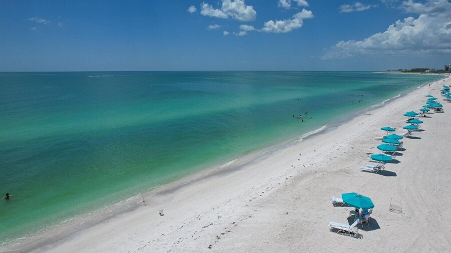 Anchorage Resort 3 bedroom Luxury Condo w Balcony, Pool Table, Near Beach 3 Condo