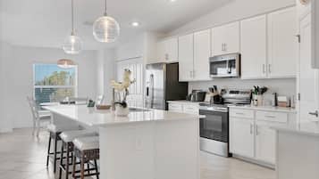 Condo, 2 Bedrooms | Private kitchen | Fridge, oven, coffee/tea maker, toaster