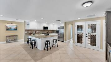 House, 5 Bedrooms | Private kitchen | Fridge, oven, coffee/tea maker, toaster