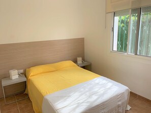 WiFi (free), bed sheets